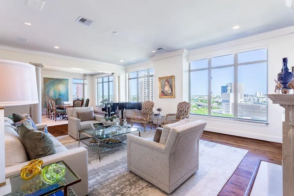 2525 N PEARL Street, #1201
