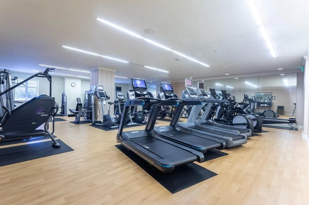 2525 N PEARL Street, #1201