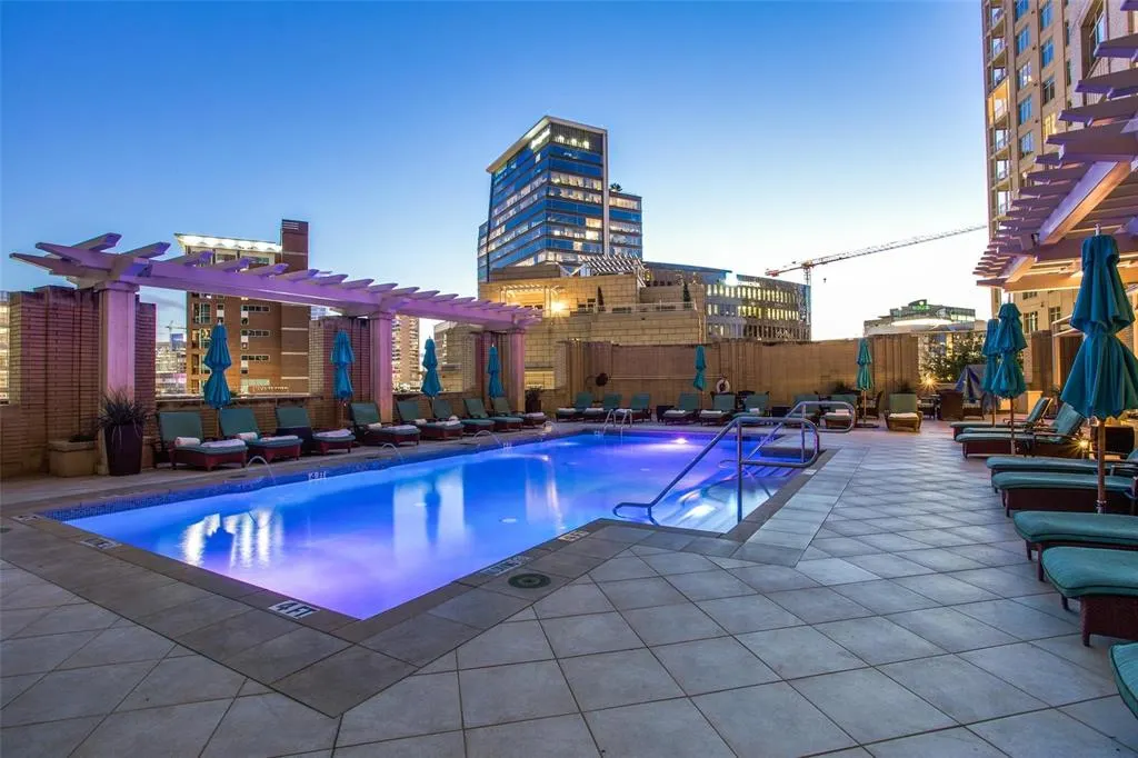 2525 N PEARL Street, #1201