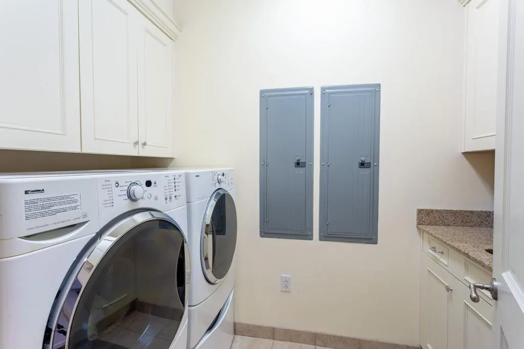 2525 N PEARL Street, #1201