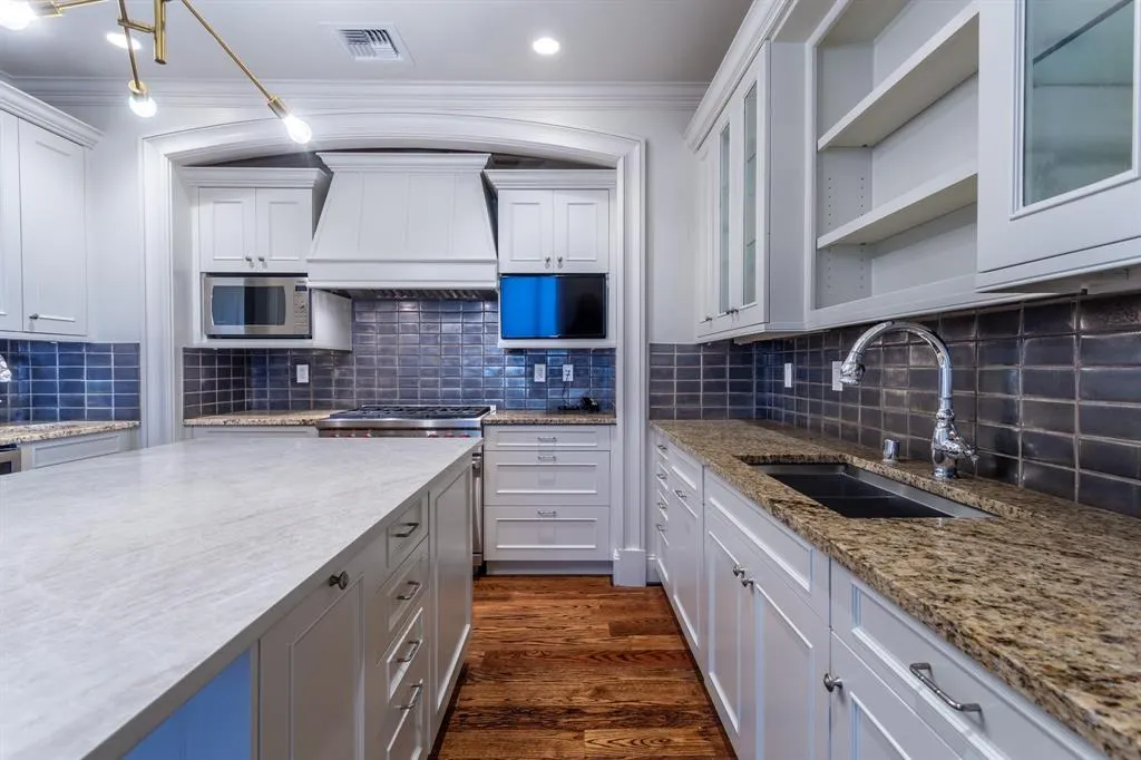 2525 N PEARL Street, #1201