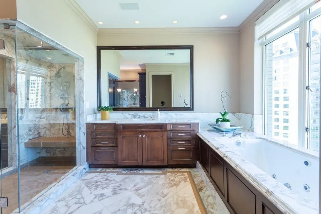 2525 N PEARL Street, #1201