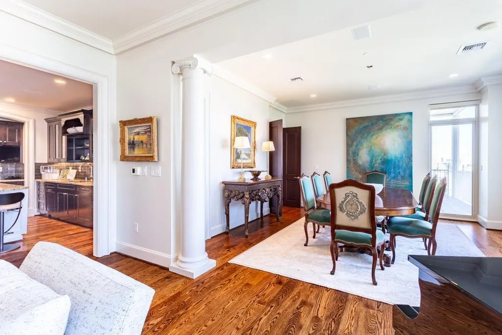 2525 N PEARL Street, #1201