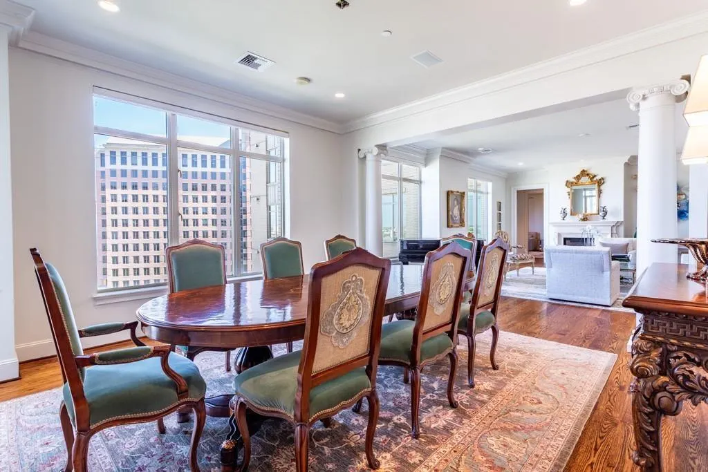 2525 N PEARL Street, #1201