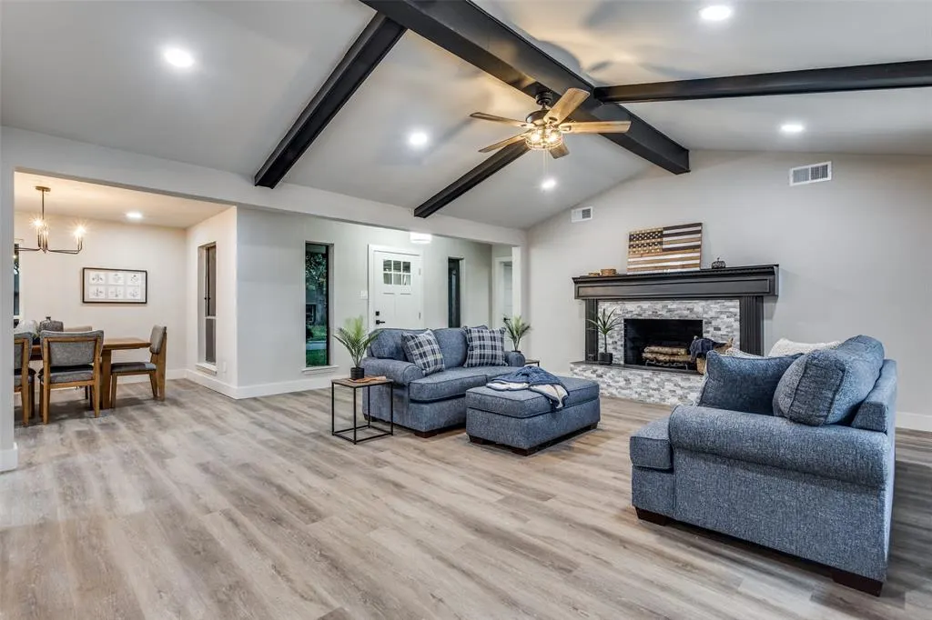 2700 Mollimar Drive