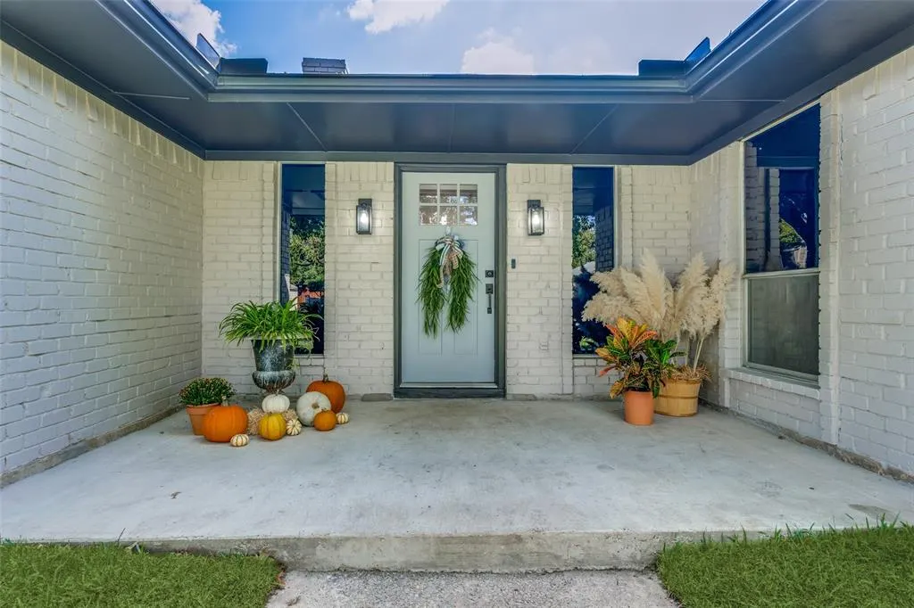 2700 Mollimar Drive