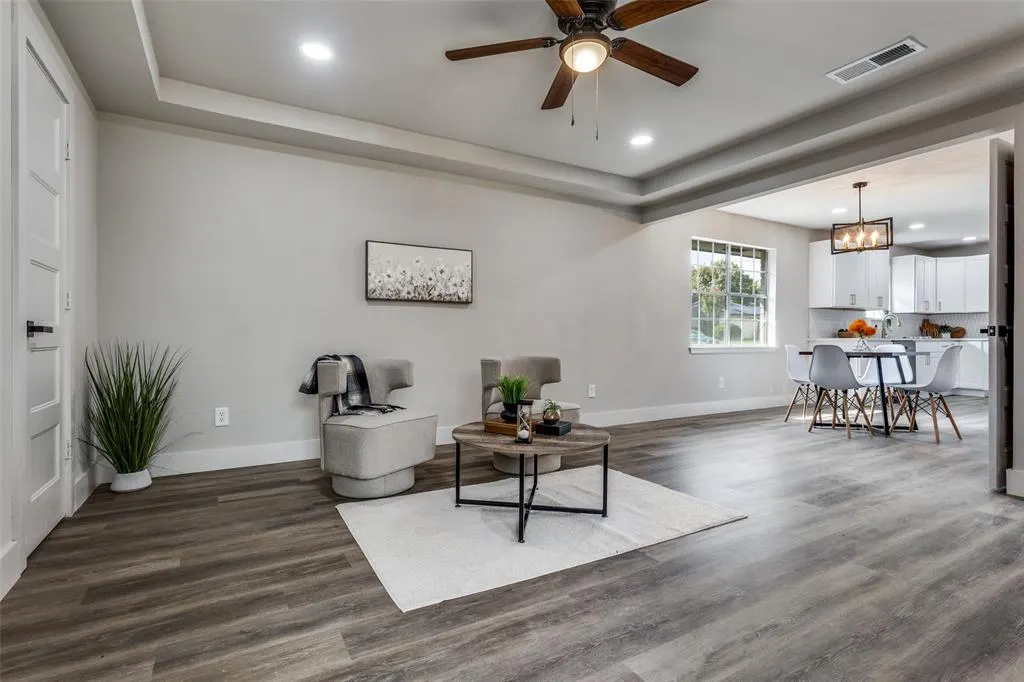 2700 Mollimar Drive
