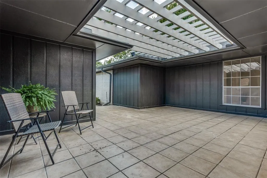 2700 Mollimar Drive
