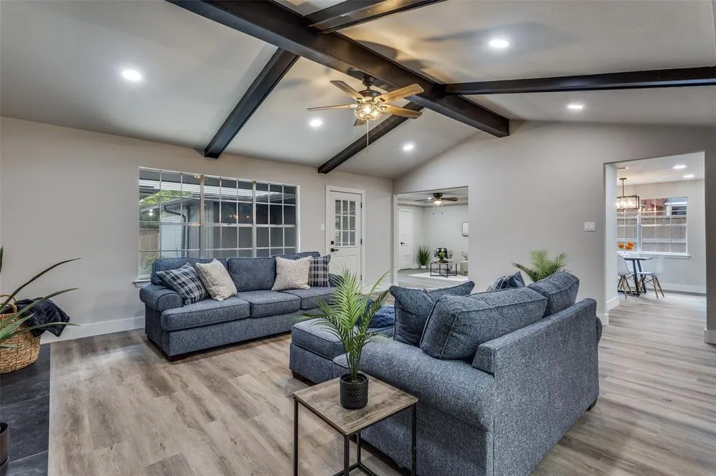 2700 Mollimar Drive