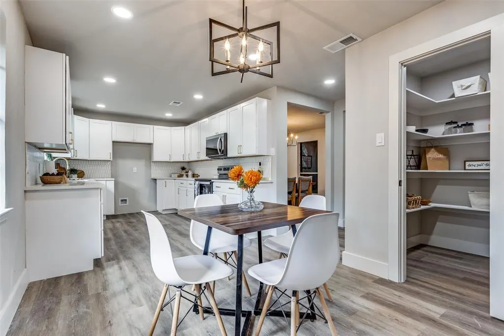 2700 Mollimar Drive