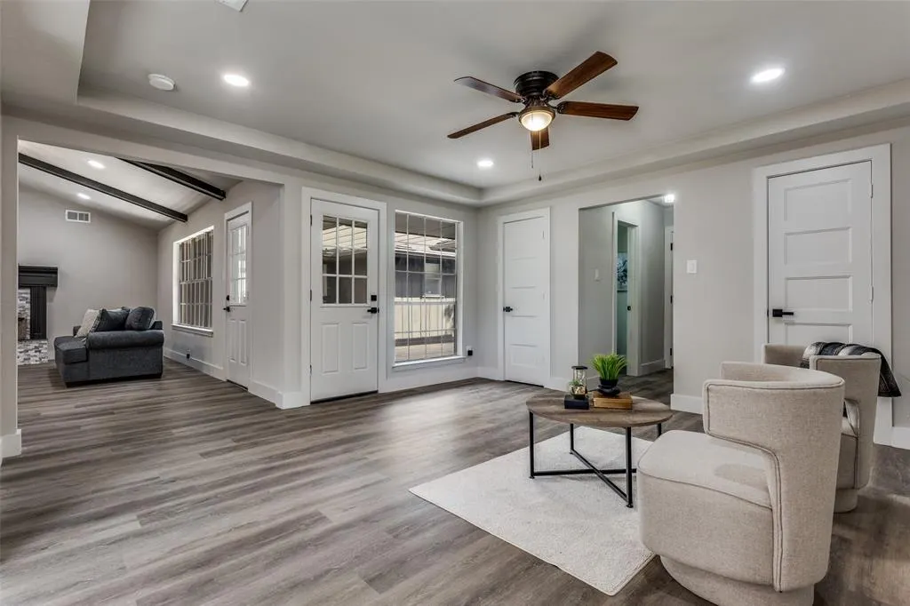 2700 Mollimar Drive