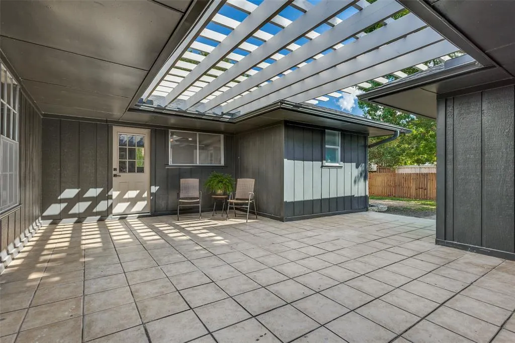 2700 Mollimar Drive