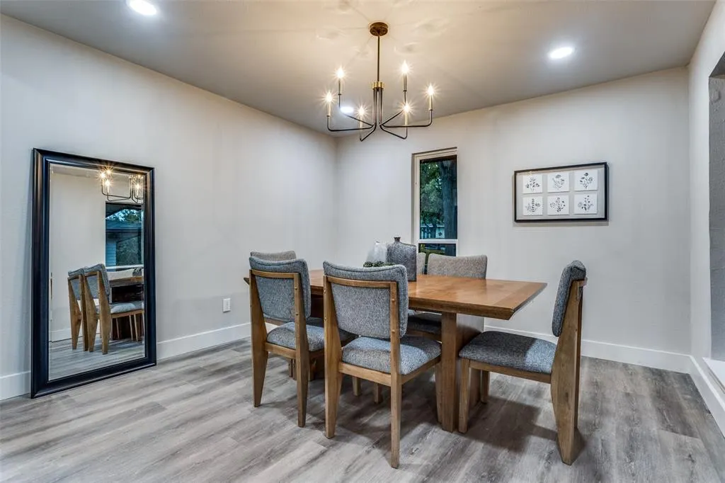 2700 Mollimar Drive