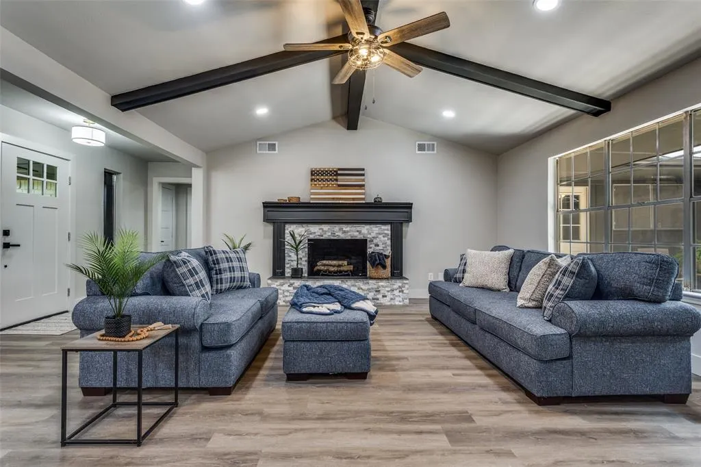 2700 Mollimar Drive