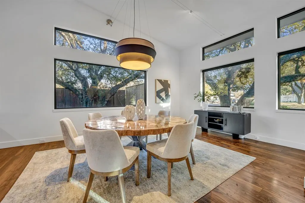 5947 Meadowcrest Drive