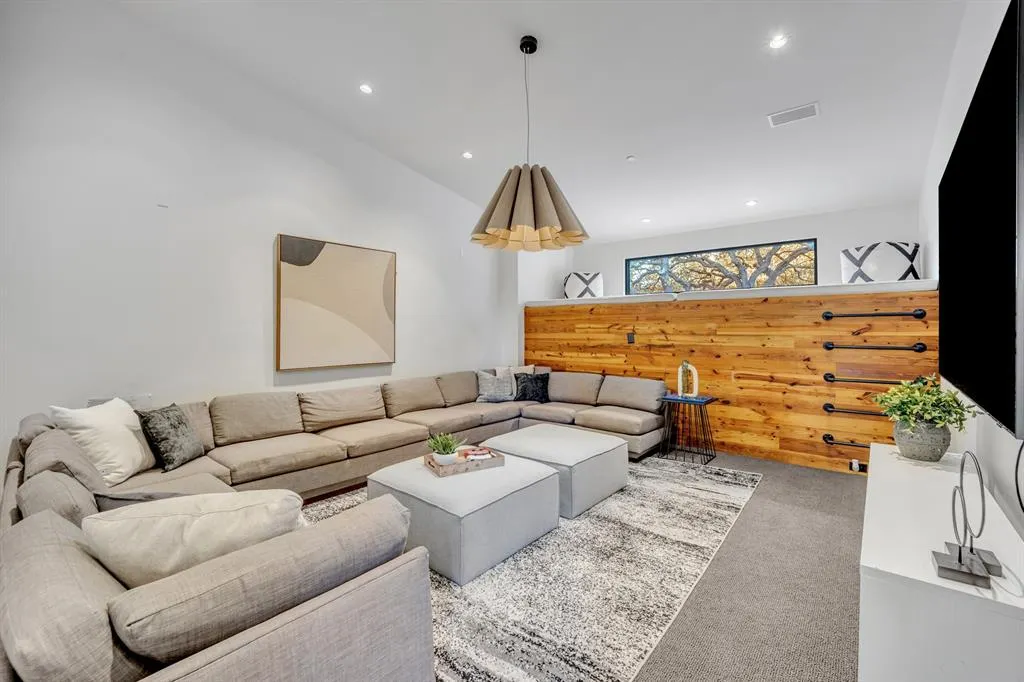 5947 Meadowcrest Drive