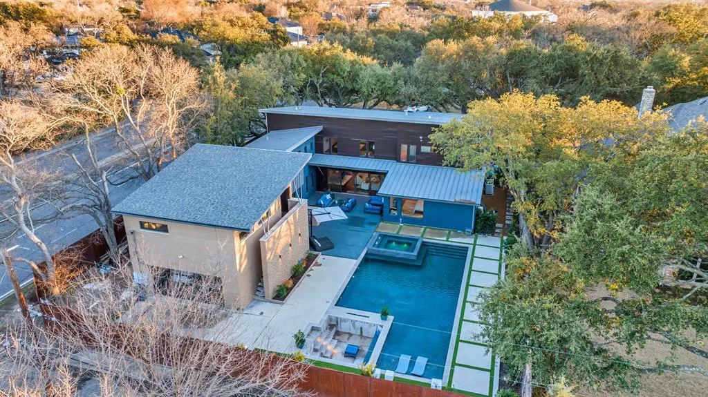 5947 Meadowcrest Drive