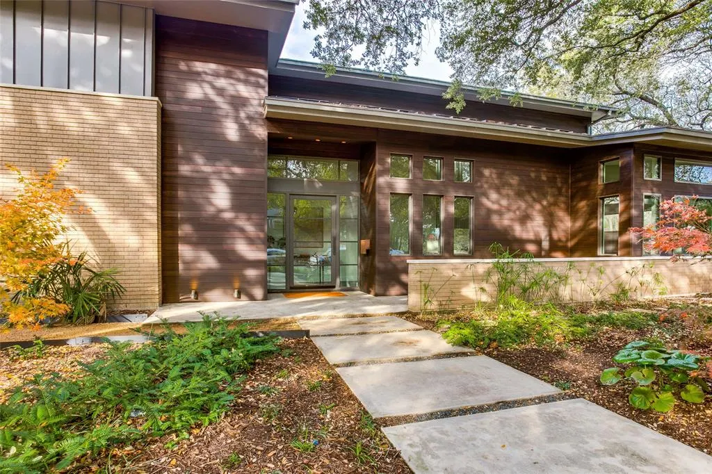 5947 Meadowcrest Drive