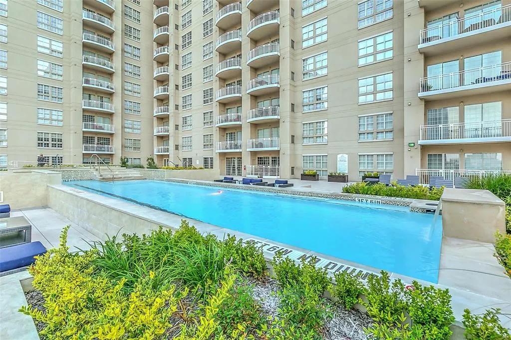 3225 Turtle Creek Boulevard, #320