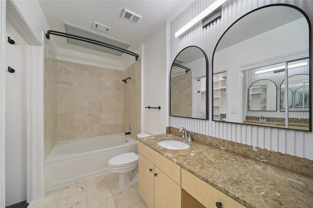 3225 Turtle Creek Boulevard, #320