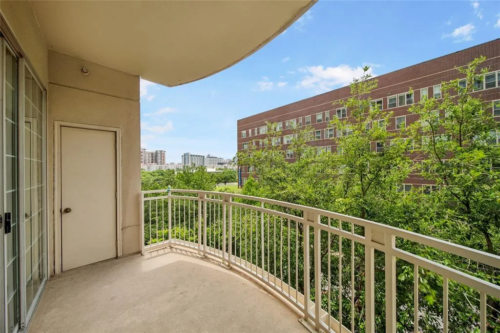 3225 Turtle Creek Boulevard, #320
