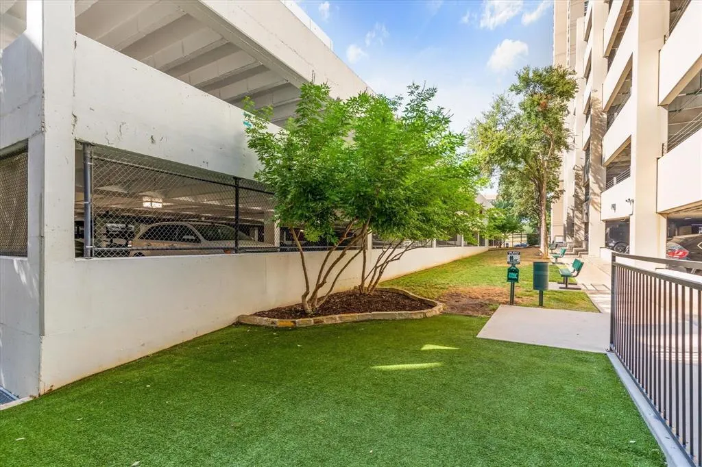 3225 Turtle Creek Boulevard, #320