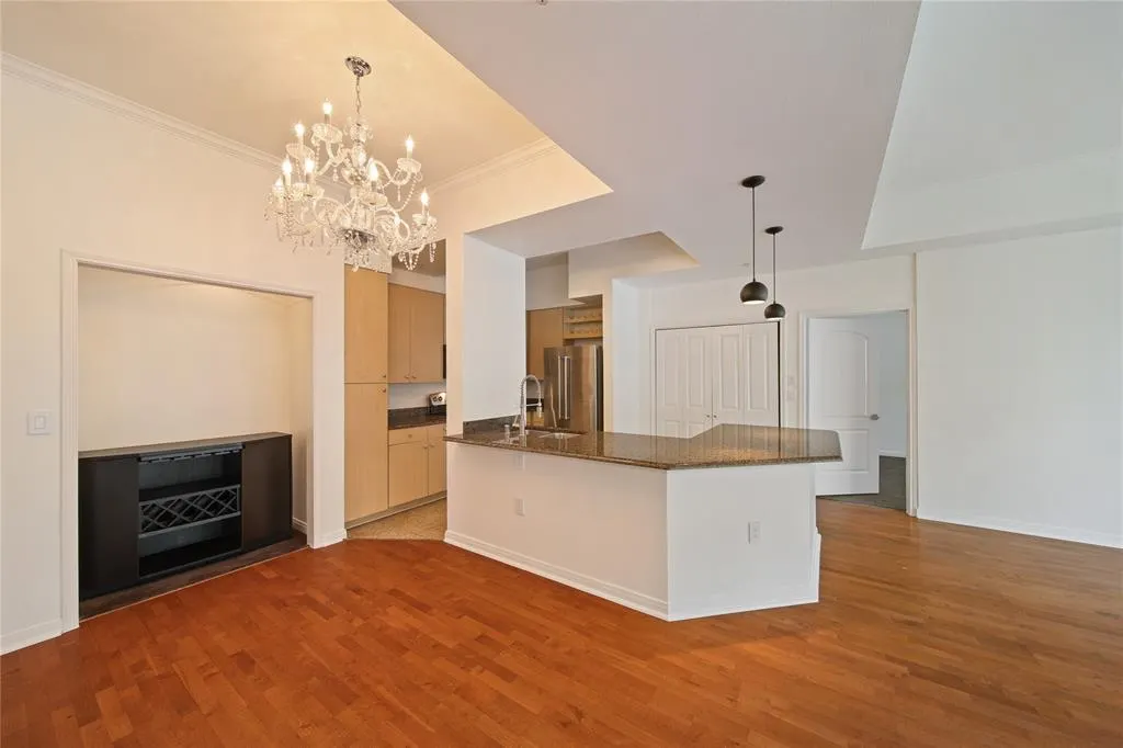 3225 Turtle Creek Boulevard, #320