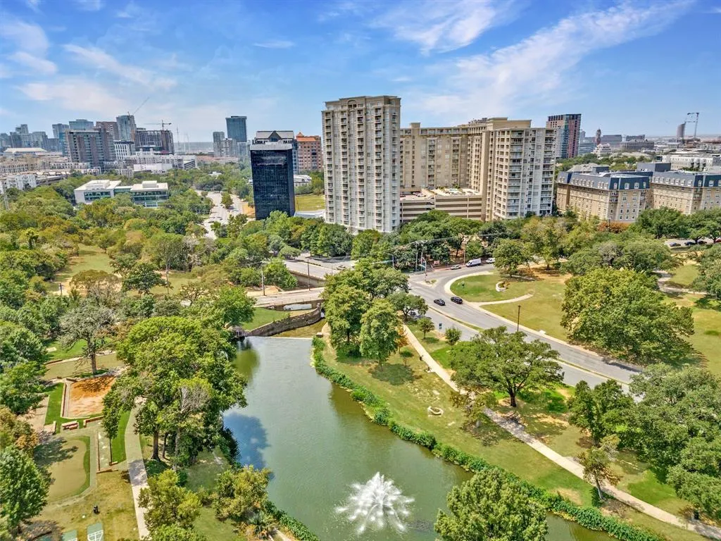 3225 Turtle Creek Boulevard, #320