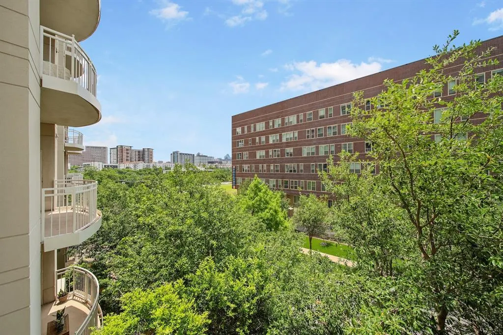 3225 Turtle Creek Boulevard, #320