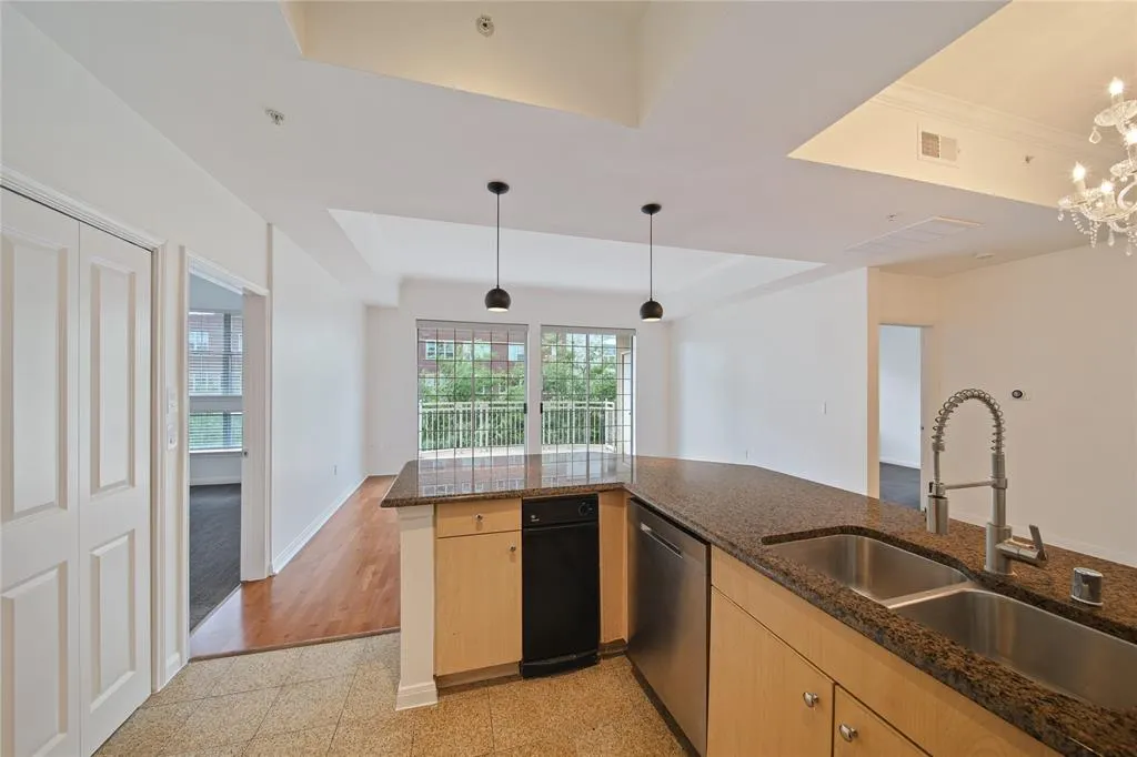 3225 Turtle Creek Boulevard, #320