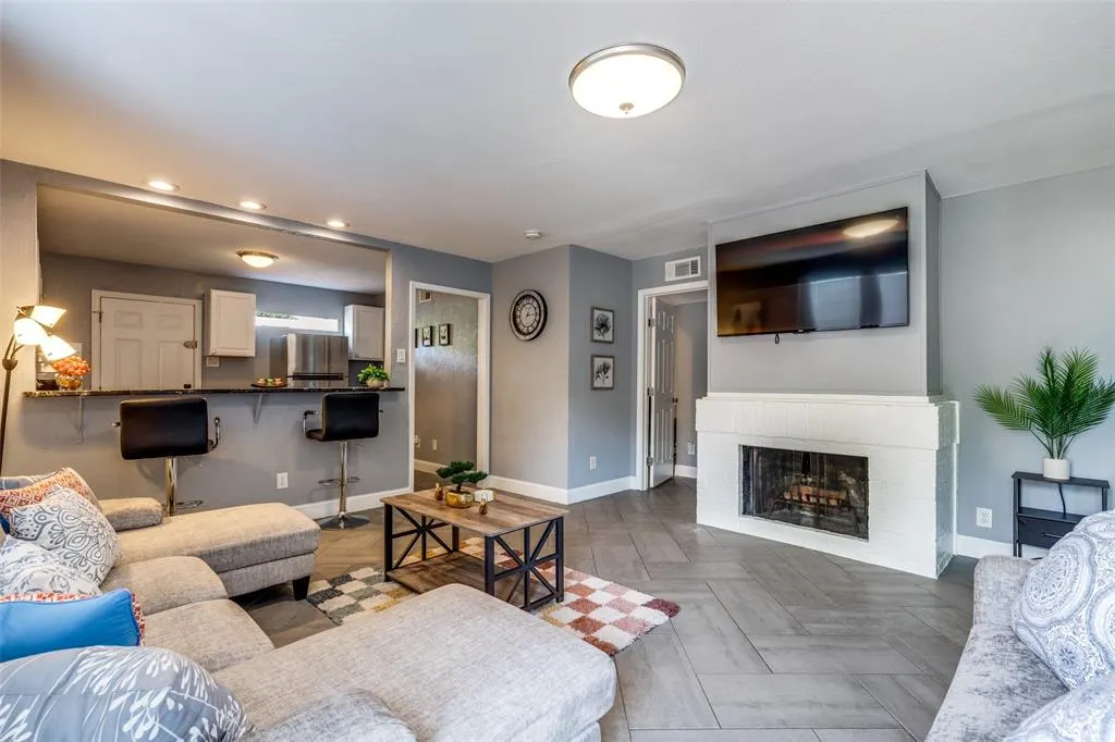 13641 Weald Green Street