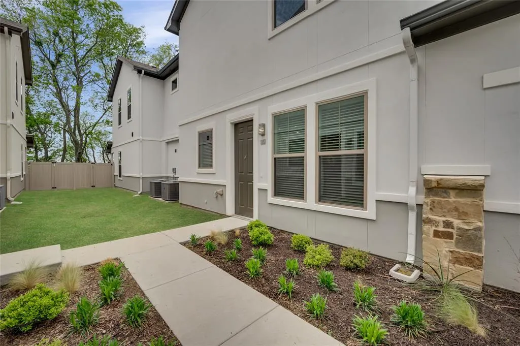 1415 Imperial