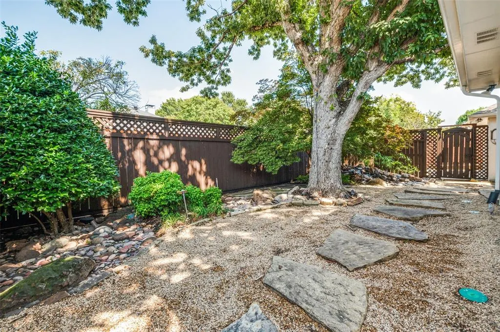 4437 Jenning Drive