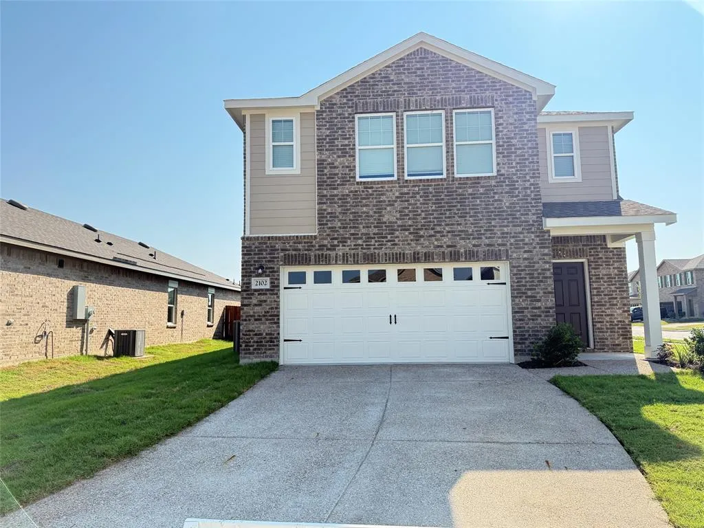 2102 Meadow Park Dr