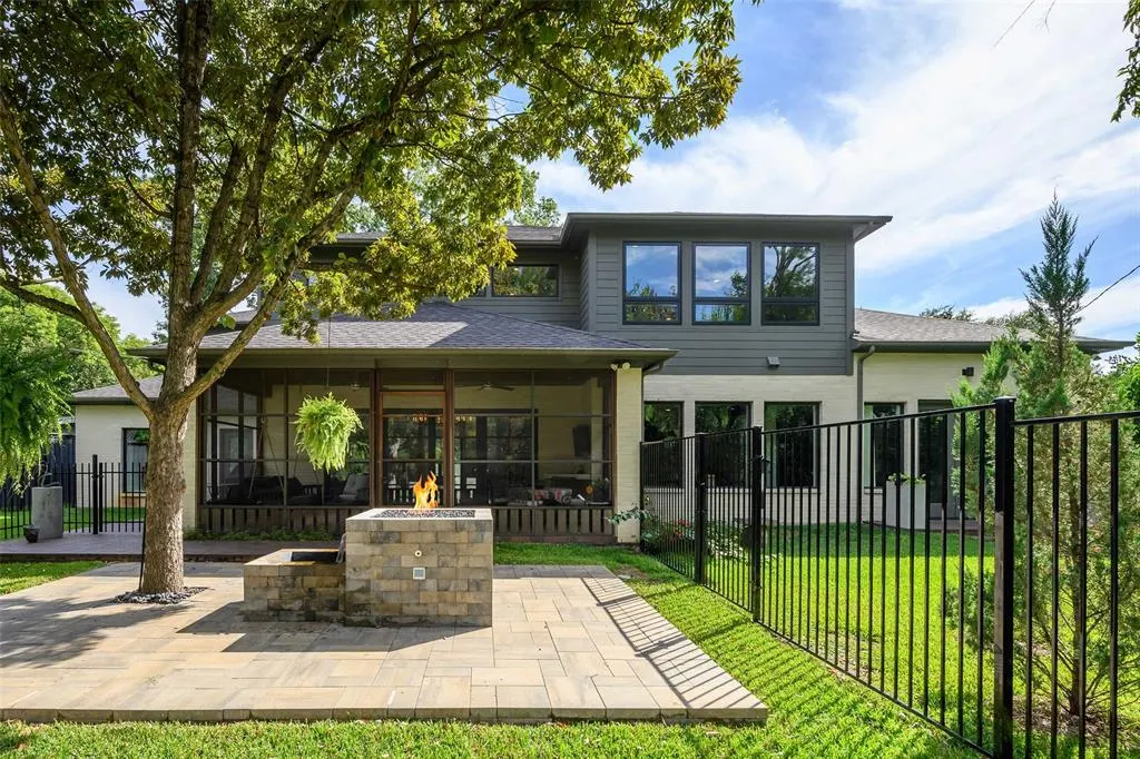 3817 Meadowdale Lane