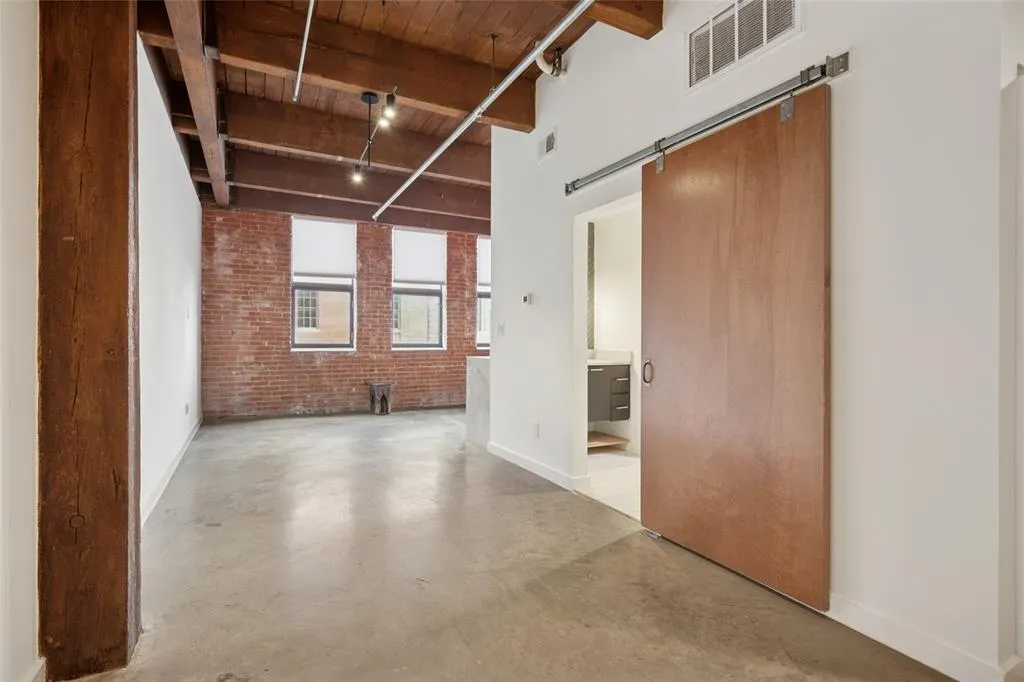509 Elm Street, #503