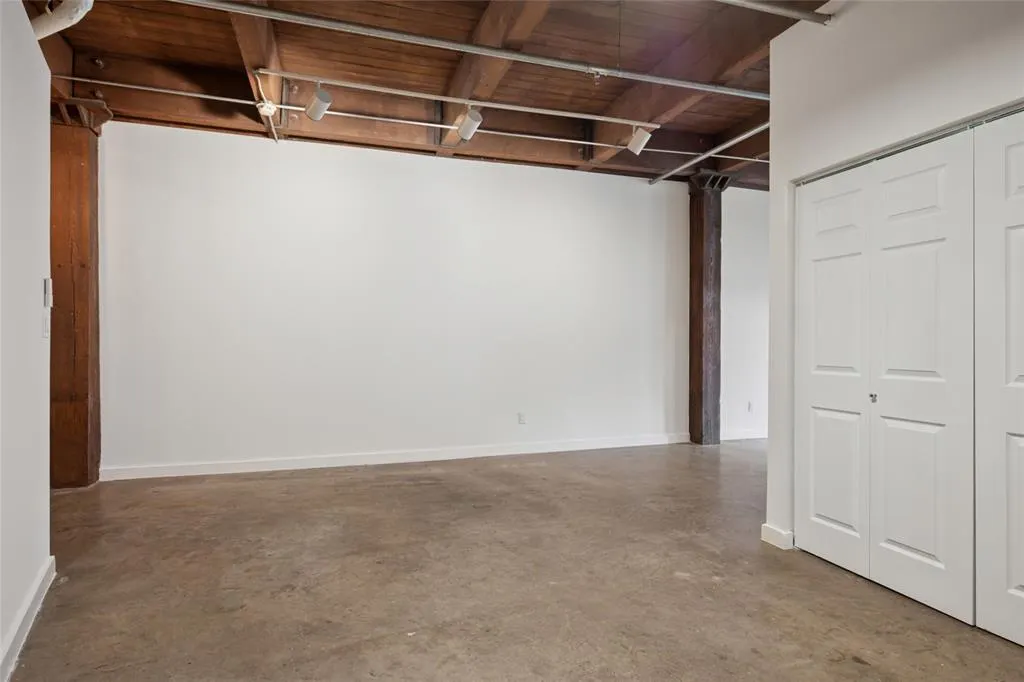 509 Elm Street, #503