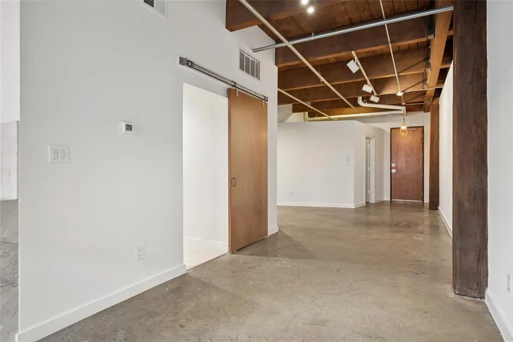 509 Elm Street, #503