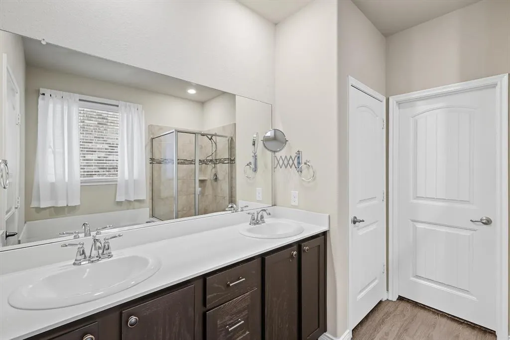 2200 Barx Drive