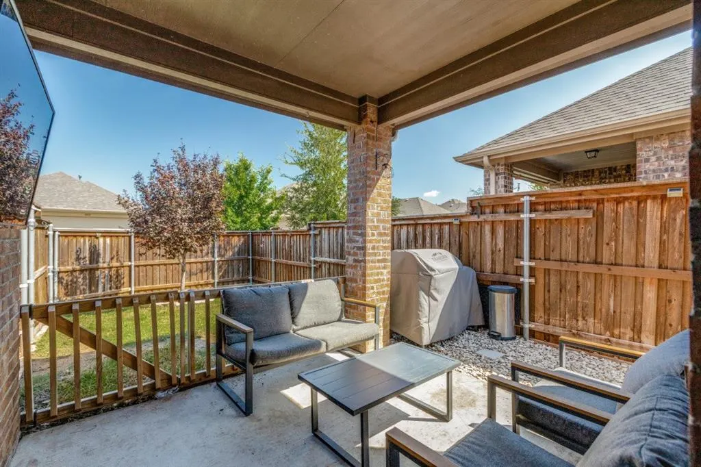 2433 Larimar Drive