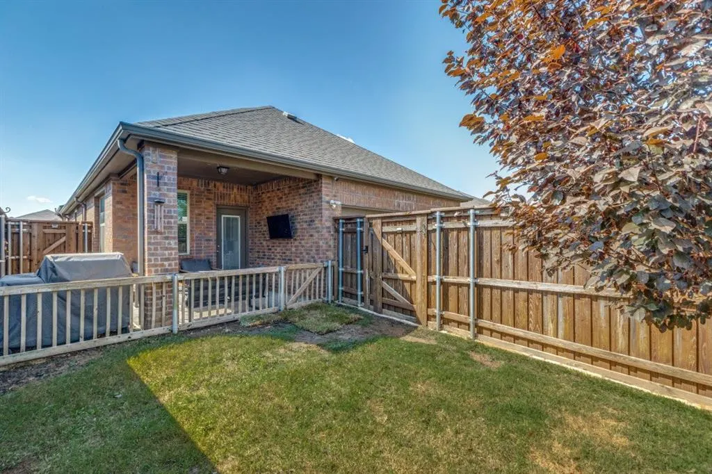 2433 Larimar Drive