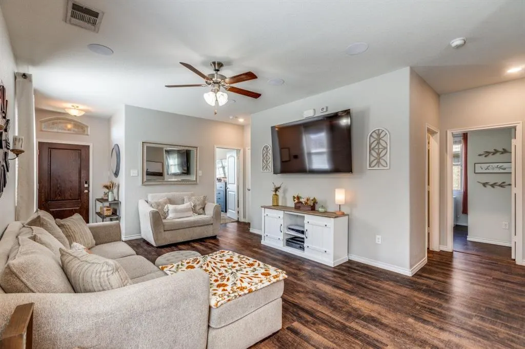 2433 Larimar Drive