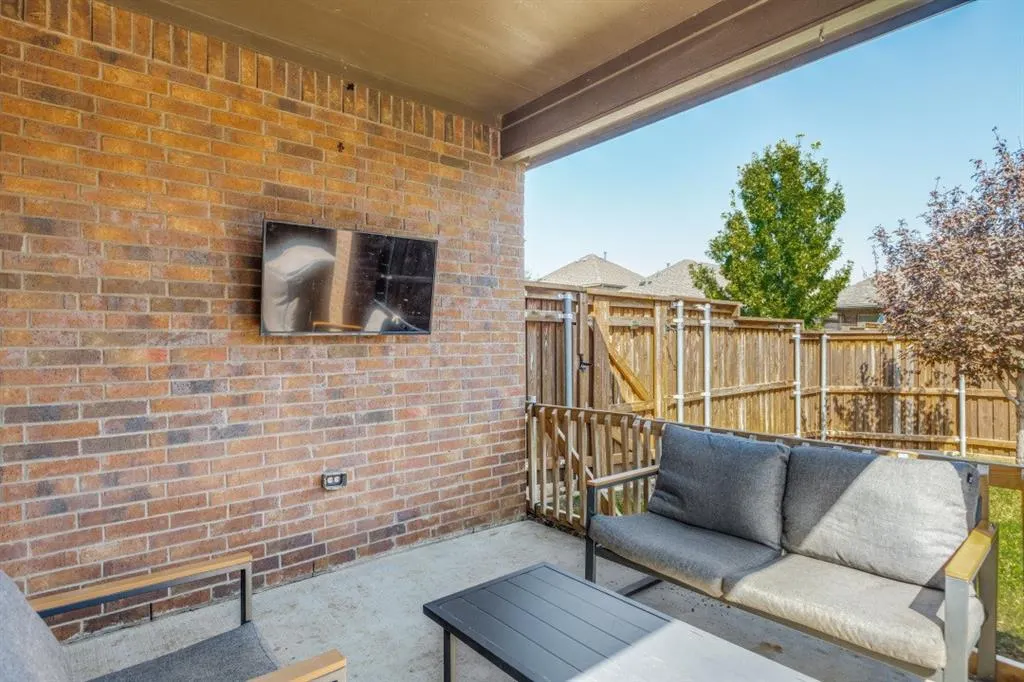 2433 Larimar Drive