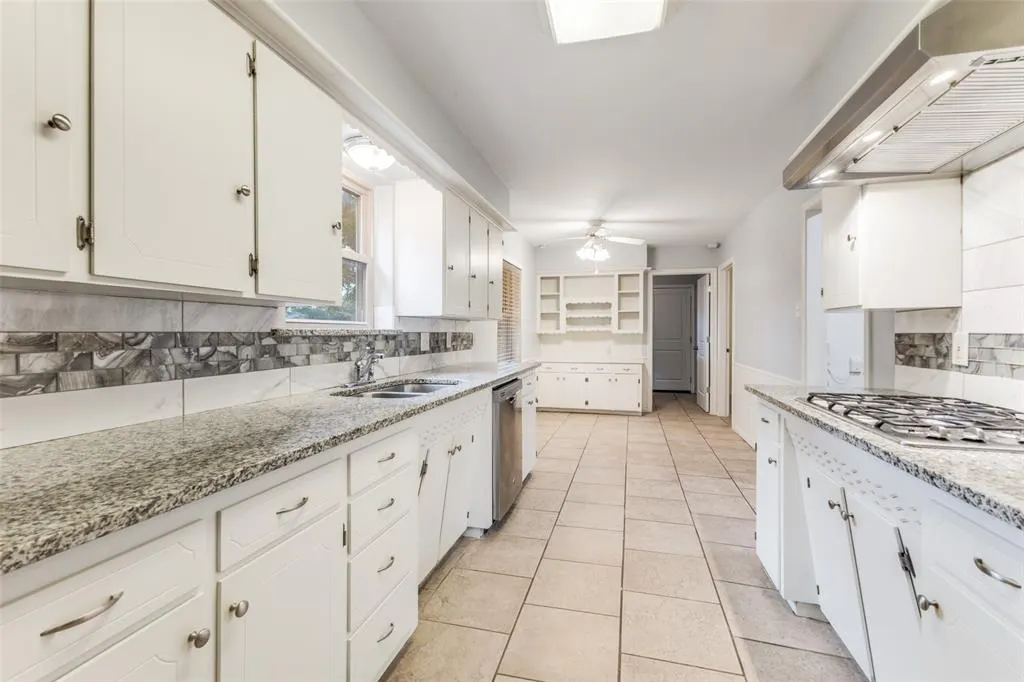 13717 Rolling Hills Lane