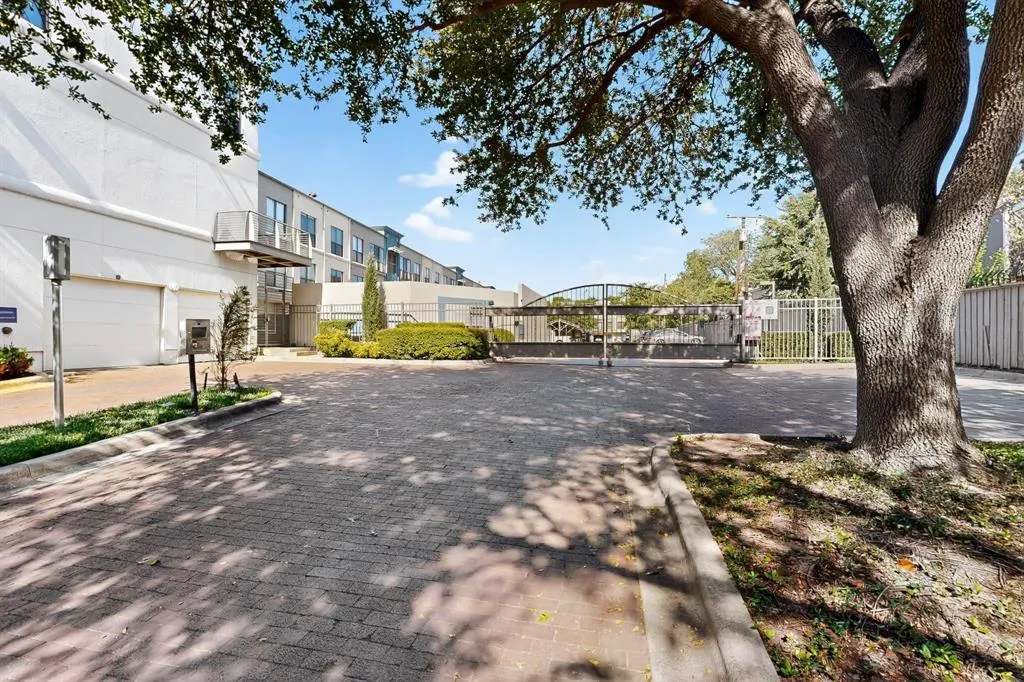 4414 Cedar Springs Road, #323