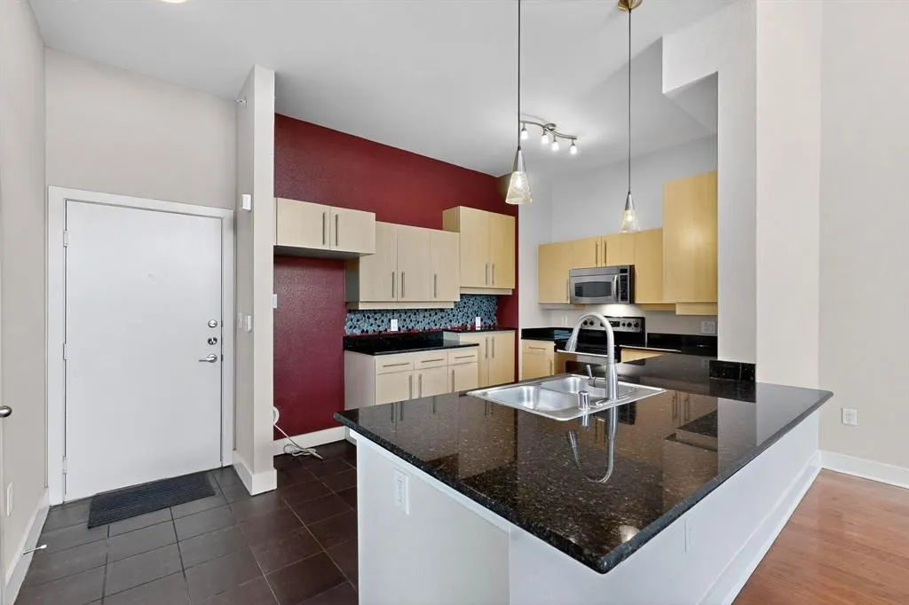 4414 Cedar Springs Road, #323
