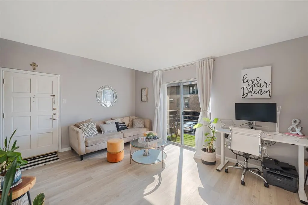 4211 Holland Avenue, #211