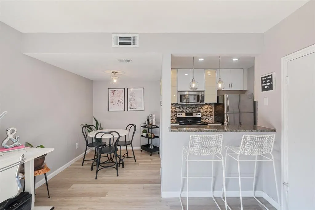 4211 Holland Avenue, #211