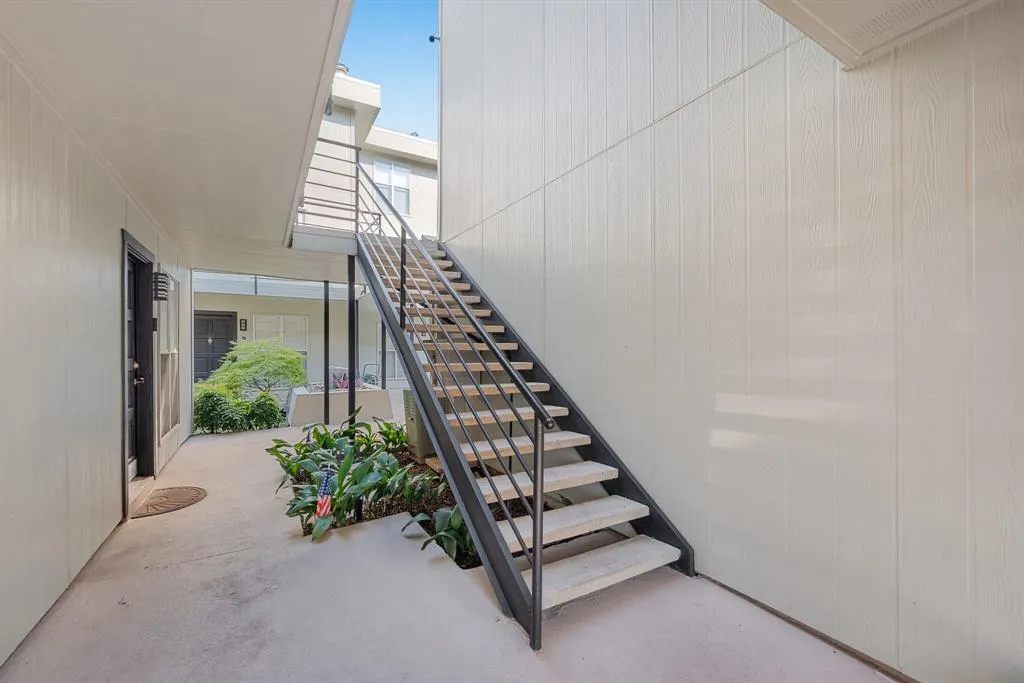 4211 Holland Avenue, #211