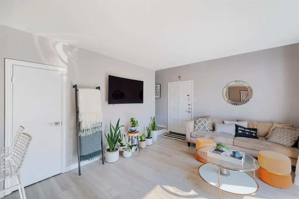 4211 Holland Avenue, #211